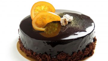 Gâteau moelleux noisettes et orange, glaçage chocolat