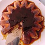 Gâteau flan aux pommes et pépites de caramel