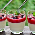 Panna cotta au coulis de fruits rouges