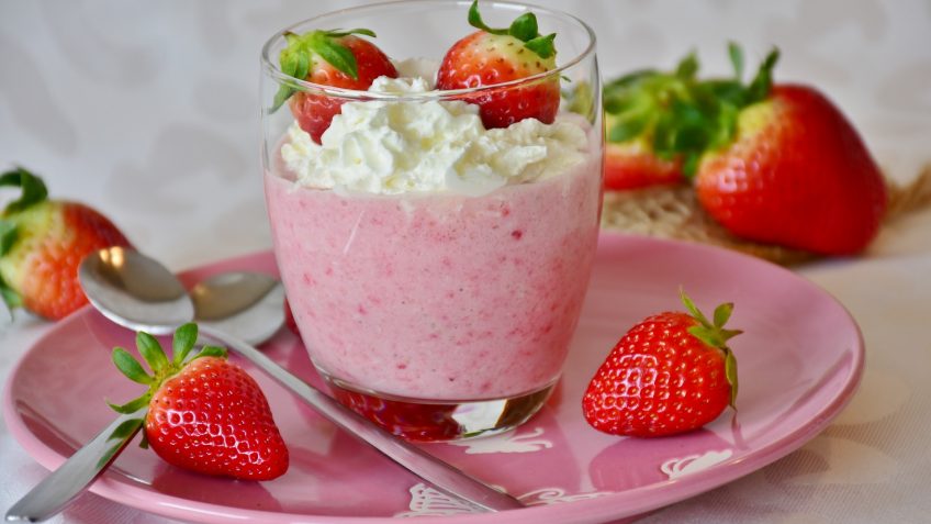 Verrine de Mousse légère à la fraise