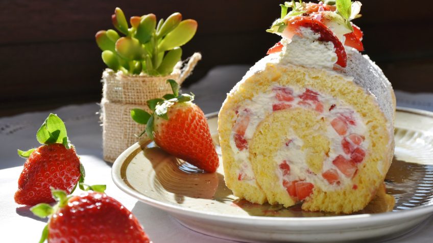 Gâteau roulé aux fraises